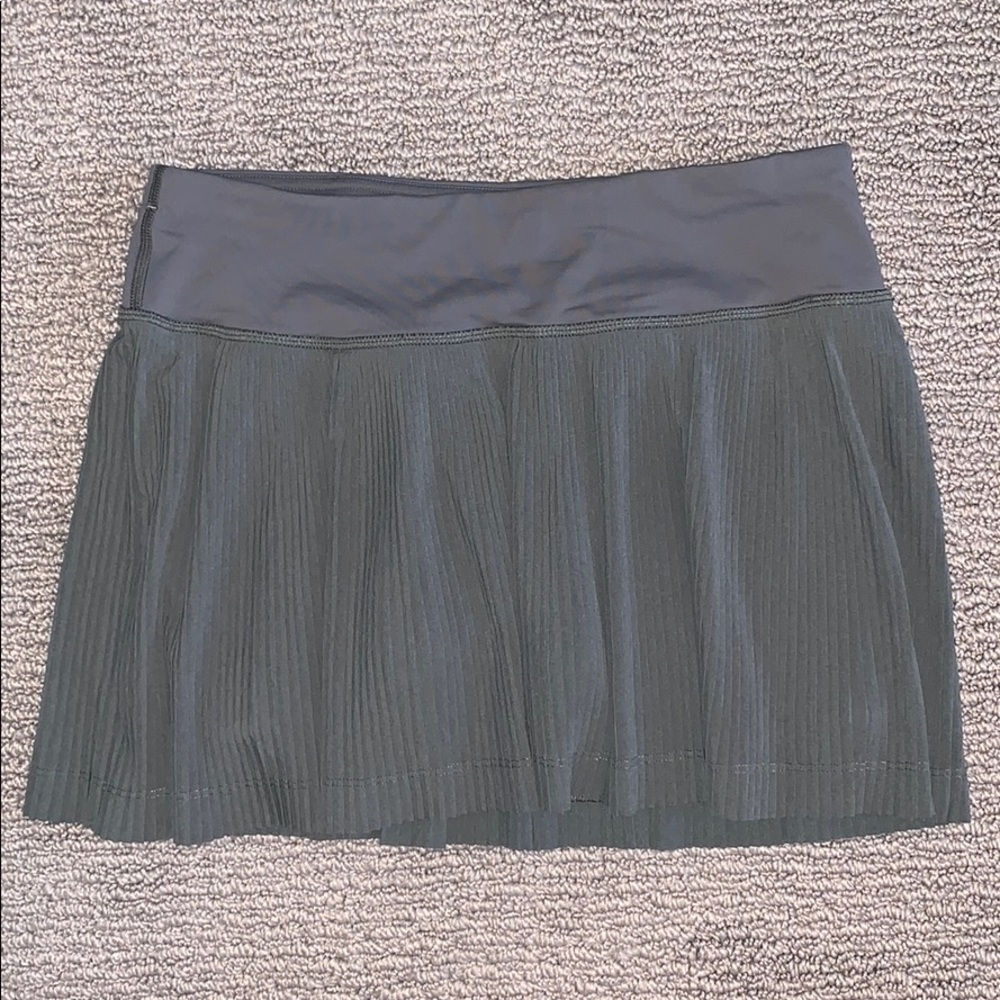 Grey pleated skirt